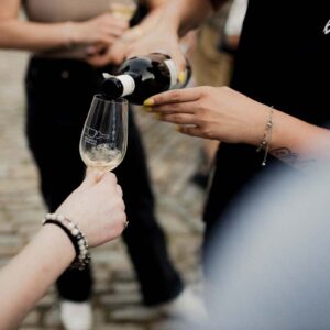 Večerní řízená degustace vín na nádvoří Znoj. podzemí vol. 1